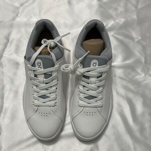 OC THE ROGER Advantage Low-Top Sneakers with Light Gray Mesh Collar